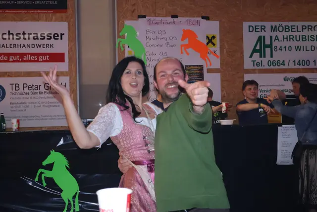 Die zahlreichen Besucherinnen und Besucher verbrachten gemeinsam eine lustige Party. | Foto: Leonie Weber