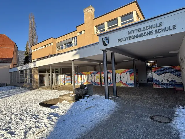 Vor knapp zwei Jahren wurden die Polytechnischen Schulen Hall und Wattens am Standort Wattens zusammengelegt – eine Notlösung, die nun ausläuft. | Foto: Kendlbacher