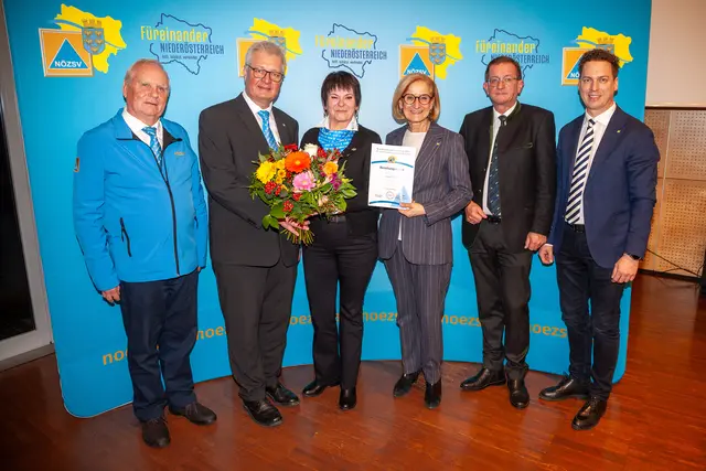 V.l.n.r.: Vizepräsident Georg Jungmayer, Präsident LAbg. Bgm. Christoph Kainz, Bezirksleiterin Andrea Nossek, Landeshauptfrau Johanna Mikl-Leitner, Vizepräsident Dieter Dorner, Vizepräsident Bernhard Heinreichsberger.
 | Foto: NÖZSV