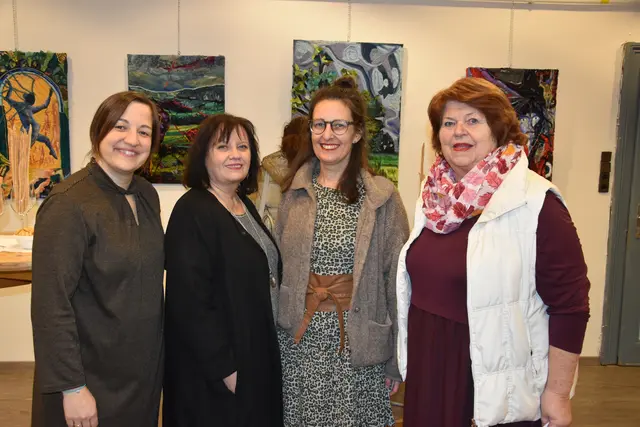 Die Künstlerinnen Barbara Willer, Michaela Beltaief und Alexandra Kittel-Völkl mit Galeristin Renate Minarz. | Foto: Michaela Müller