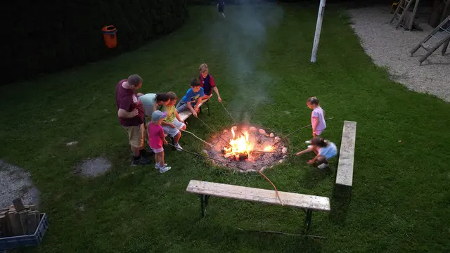 Die Kinder freuten sich über ein Lagerfeuer bei der Sternschnuppennacht. | Foto: Stefan Brandner