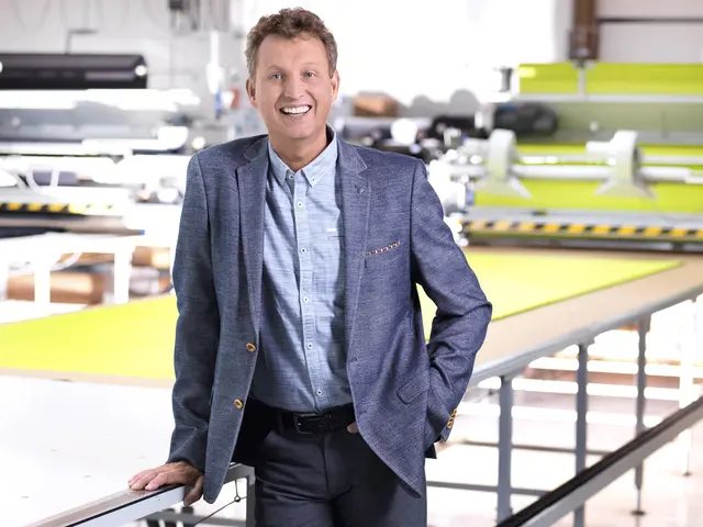 Geschäftsführer Otto Leodolter beim Produktionsstandort in Ried. | Foto: Löffler GmbH