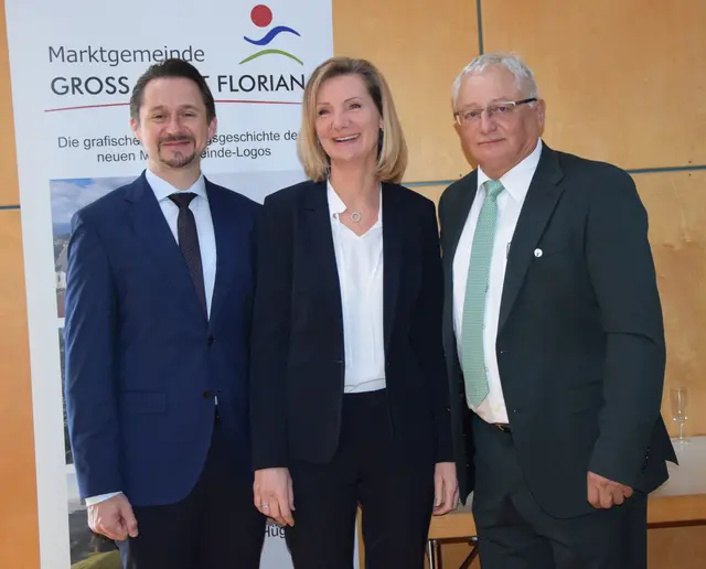 v.l. Bgm. Stefan Salzmann aus St. Paul, Bezirkshauptfrau Doris Bund und Bgm. Johann Posch Grfoß St. Florian beim Neujahrstreffen  | Foto: MeinBezirk/Josef Strohmeier