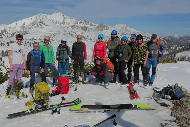 Eine Gruppe des Alpenvereins, die den Hochmölbing mit ihren Skiern bestieg. | Foto: AV Grieskirchen