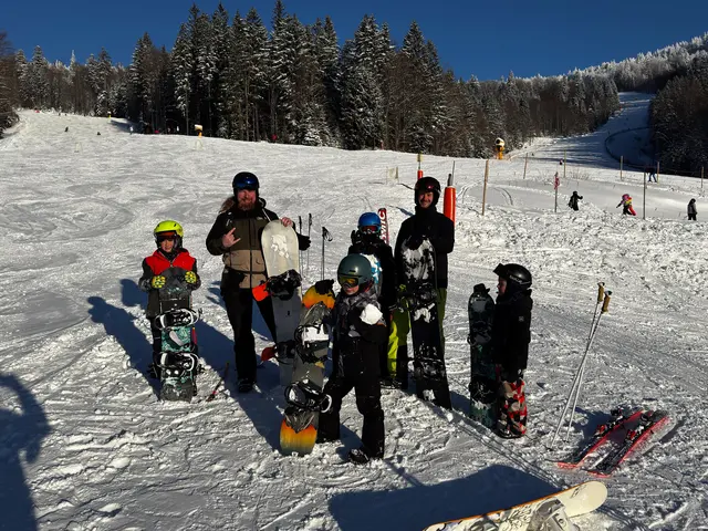 Die Eferdinger Naturfreunde beim gemeinsamen Snowboarden. | Foto: Stefan Brandner