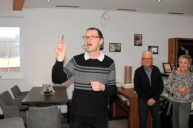 Pfarrer Winfried Lembacher segnete die Räumlichkeiten. | Foto: Cescutti
