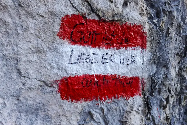 GOTT ist da
LIEBE er liebt 
auch DICH.