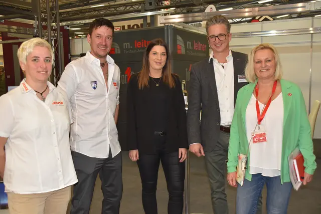 Unternehmerinnen und Unternehmer nutzen die Möglichkeit zum Netzwerken. | Foto: MeinBezirk/Michael Strini