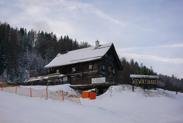 Schnee, Piste, Skihütten-Spaß am Semmering. | Foto: Santrucek