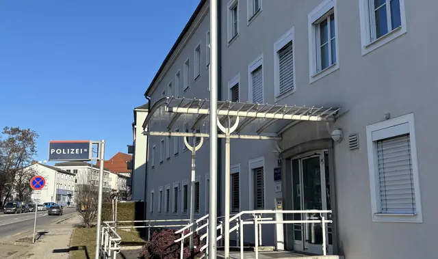 Eingang zur Polizeiinspektion Freistadt | Foto: MeinBezirk/Roland Wolf