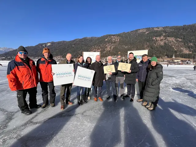 Umweltlandesrat Peter Reichmann mit Verantwortlichen des Naturparks Weißensee. | Foto: Büro LR Reichmann