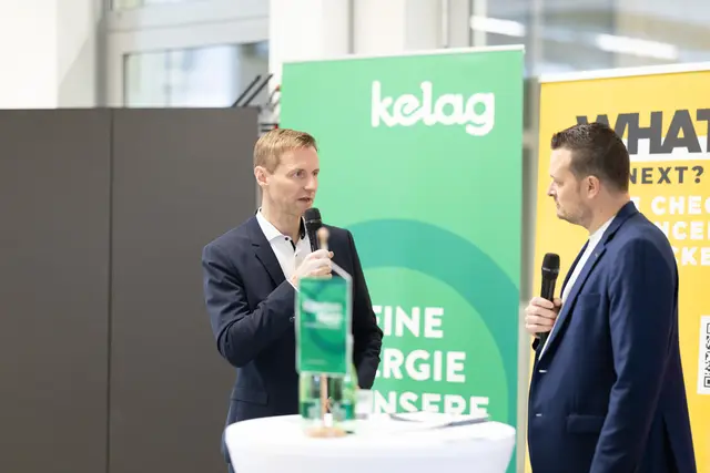 Kelag-Vorstand Danny Güthlein (li.) betont den hohen Stellenwert der Lehrausbildung, um Fachkräfte auszubilden, aber auch jungen Menschen einen sicheren Arbeitsplatz zu gewährleisten. | Foto: MeinBezirk.at/Astrid Siebert