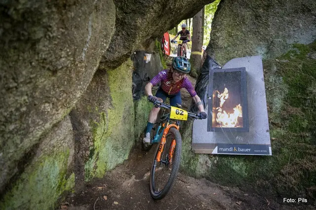 Isla Short im "Höllenloch" beim Mountainbike Grand Prix in Windhaag 2025. | Foto: Josef Pils