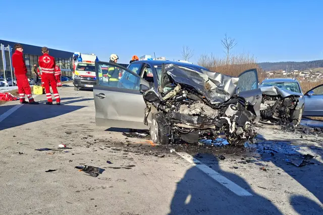 Zwei Menschen kamen bei dem Unfall heute Nachmittag ums Leben. | Foto: Manfred Fesl