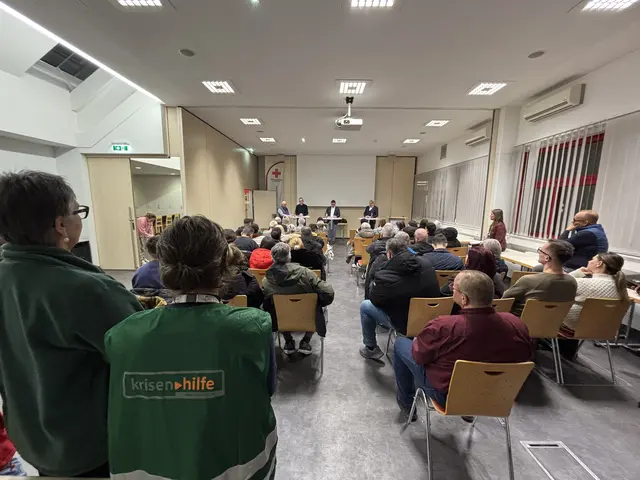 Wohnungsgenossenschaft Baureform Wohnstätte und die Stadtpolitik informierten die betroffenen Mieter über die nächsten Schritte. | Foto: MeinBezirk
