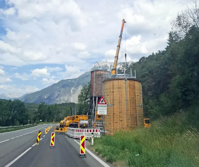 Damit Tirol für den Winter gut gerüstet ist: Die Landesregierung beschloss Investitionen in den Winterdienst, darunter die Neuanschaffung von Streautomaten für die Straßenmeistereien Leisach, Zirl und Zams. | Foto: Land Tirol