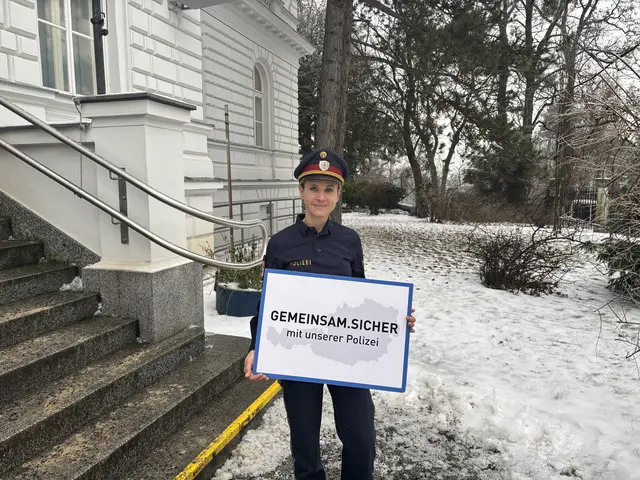 Sandra Zehetmayer koordiniert die Arbeit der sechs Grätzlpolizistinnen und -polizisten in Währing und Döbling.  | Foto: Fabian Franz/MeinBezirk
