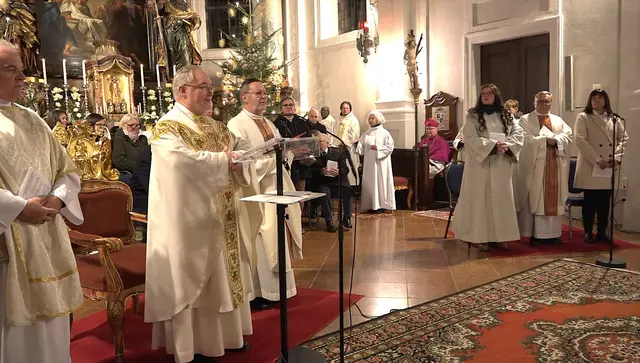 Bei einem Festgottesdienste wurden Pfarrer Marek Michalowski, Pastoralvorständin Angelika Fuchs und Verwaltungsvorständin Evelyn Hauser-Sporn in der Pfarrkirche Mattighofen von Generalvikar Severin Lederhilger feierlich in ihr Amt eingeführt. | Foto: Pfarre Mattigtal/Schaller