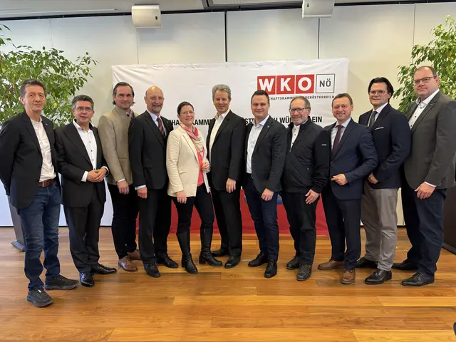 AMS Tulln Chef Hans Schultheis, Bürgermeister Peter Eisenschenk, Obmann der WK Stelle Tulln Christian Bauer, Bezirkshauptmann Andreas Riemer, Linda Bläuel von Frau in der Wirtschaft Tulln, Vizepräsident WK NÖ Thomas Salzer, Landtagsabgeordneter Andreas Bors, Bundesinnungsmeister Harald Schinnerl, Nationalratsabgeordneter Johann Höfinger, Bürgermeister Michelhausen Bernhard Heinl und Bezirksstellenleiter Günther Mörth. | Foto: Victoria Edlinger