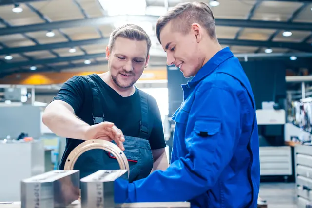 Im Bereich der Metalltechnik werden die meisten Lehrlinge ausgebildet. | Foto: Kzenon/smarterpix.com