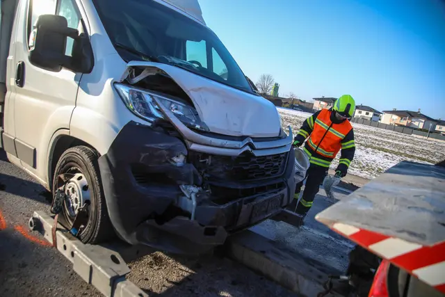 Auf der B1 Wiener Straße bei Marchtrenk krachten gleich mehrere Fahrzeuge ineinander. | Foto: laumat.at