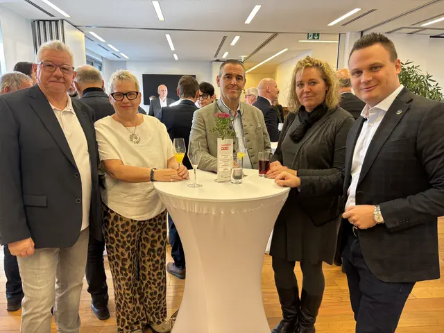 Christian und Renate Nowotny, Heinreich Pegler (FPÖ Langenrohr), Gemeinderätin Michaela Tamas und Lantagsabgeordneter Andreas Bors (FPÖ). | Foto: Victoria Edlinger