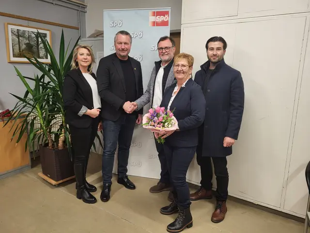 Stv. Stadtparteivorsitzende Gemeinderätin Elfie Kreitner, Bürgermeister Peter Molnar, der neugewählte Stadtparteivorsitzende Stadtrat Werner Stöberl, stv. Stadtparteivorsitzende Gemeinderätin Hannelore Rohrhofer und stv. Stadtparteivorsitzender Gemeinderat Mert Özsecgin. | Foto: SPÖ Krems