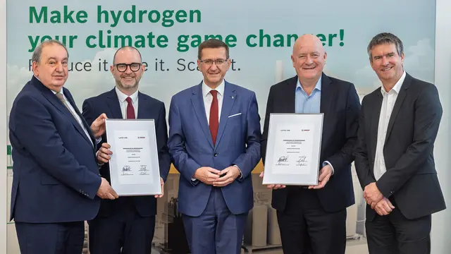 Linz AG-Generaldirektor Erich Haider, Bürgermeister Dietmar Prammer (SPÖ) Wirtschafts-Landesrat Markus Achleitner (ÖVP), Bosch-Vorstandsvorsitzender Helmut Weinwurm und Thomas Pauer, Aufsichtsratsvorsitzender der Robert Bosch AG (v.l.n.r.). | Foto: Bosch