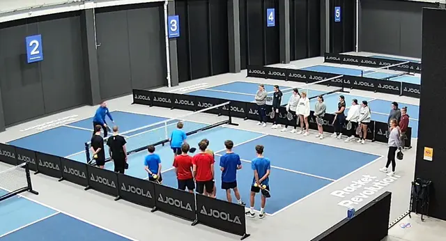 Auch Schulklassen verbringen mittlerweile ihren Sportunterricht beim Pickle Ball. | Foto: Racket Revolution