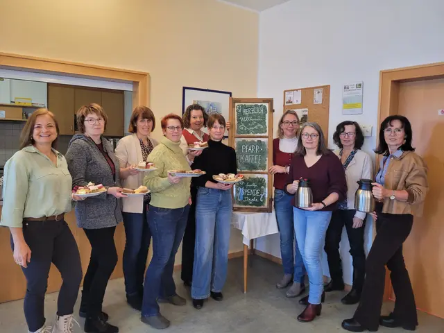 Die Bäuerinnen von Waldneukirchen servierten köstliche Mehlspeisen, Brötchen und sogar frische Schürfel beim sonntäglichen Kaffeeplausch.
