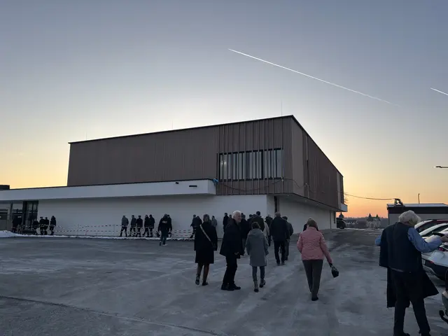 Auch Mittelschule mit Mehrzweckhalle wurde im Zuge des Besuchs des Landeshauptmanns besichtigt. | Foto: MeinBezirk/Anja Kern