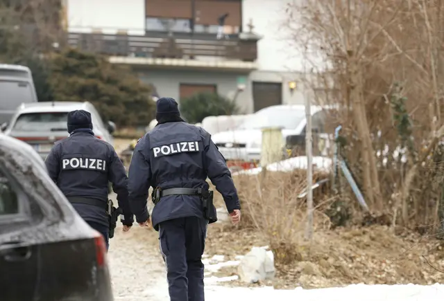Ein Mann kam in der Nacht auf Dienstag bei einem Schusswechsel mit der Polizei ums Leben, der 46-Jährige hatte sich in seinem Haus verschanzt.  | Foto: APA/ERWIN SCHERIAU