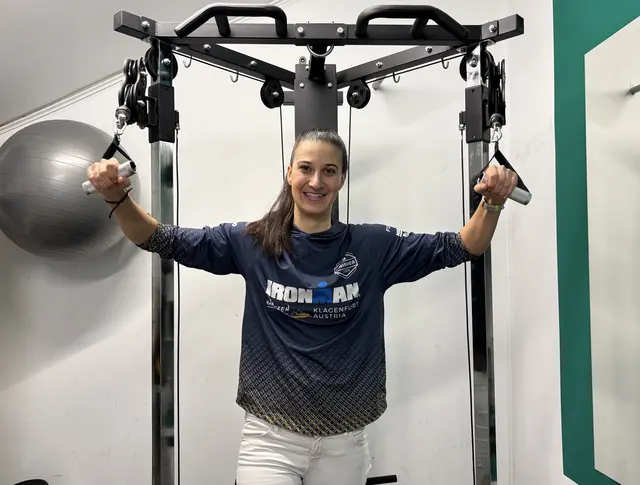 Sportphysiotherapeutin Lisa Watschinger behandelt in ihrer Praxis Patienten aller Aktivitätsniveaus.  | Foto: MeinBezirk.at