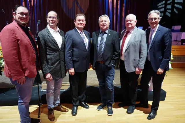 Vize-Bgm. Anton Täubler/Bärnkopf, Bgm. Christian/ Hörhan Bärnkopf, Bgm. Herbert Janschka/Wiener Neudorf, Bgm. Arnold Bauernfried aD/ Bärnkopf, Vize-Bgm. Erich Bauernfried aD/Bärnkopf, !. Vize-Bgm DI Norman Pigisch. | Foto: Marktgemeinde Wiener Neudorf