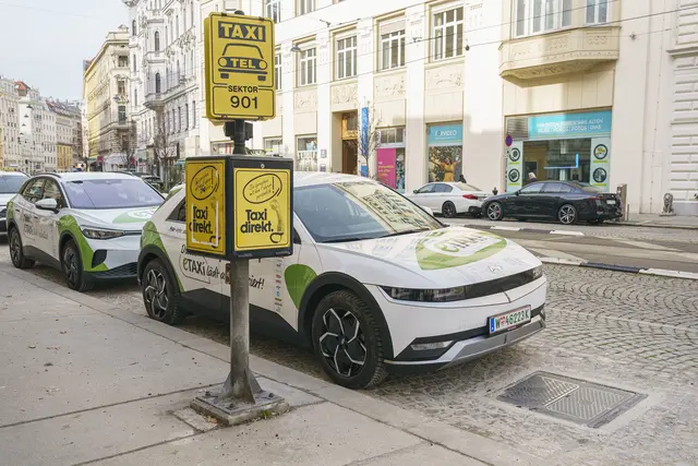 Seit 1. Jänner 2025 dürfen nur mehr Taxis mit Elektroantrieb neu zugelassen werden. Die Zahl der rein strombetriebenen Fahrzeuge hat sich dadurch verdreifacht. | Foto: Wien Energie/Christian Hofer