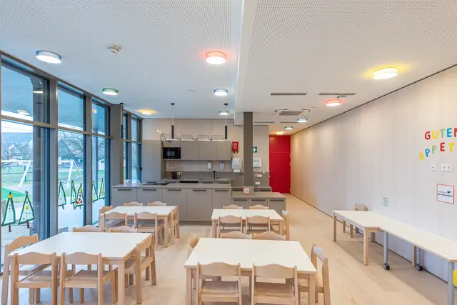 Sehr einladend ist auch der Koch- und Essbereich im neuen Kindergarten. | Foto: artivo