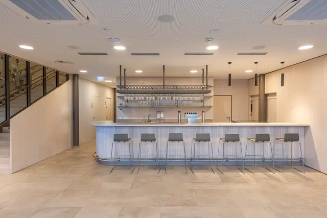 Foyer, Ausschank, Garderobe und das alles auf 400 Quadratmeter Fläche. | Foto: artivo
