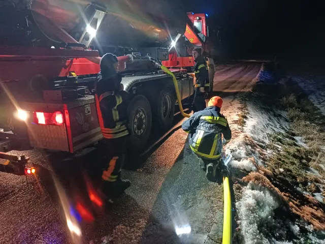 Vor Beginn des Einsatzes wurde ein Straßenabschnitt für den schweren Fahrzeugverkehr vorbereitet. | Foto: BFKDO Hollabrunn