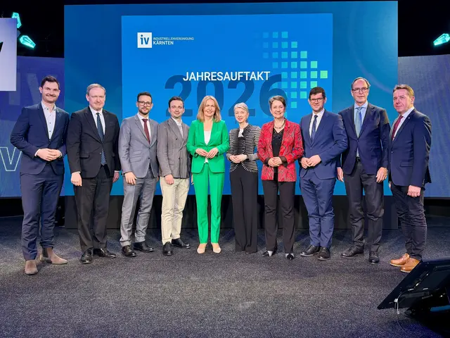 LR Peter Reichmann, IV Chefökonom Christian Helmenstein, LR Sebastian Schuschnig, Edgar Jermendy (Paternioner Maschinenbau), IV Geschäftsführerin Claudia Mischensky, LHStv.in Gaby Schaunig, Infineon CEO Sabine Herlitschka, LHStv. Martin Gruber, IV Präsident Timo Springer, FPÖ KO Erwin Angerer. | Foto: Helge Bauer