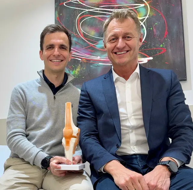 Philipp Winkler (l.) mit Vizebürgermeister und derzeit amtsführenden Bürgermeister Harald Kogler (r.). | Foto: Gemeinde Gramastetten