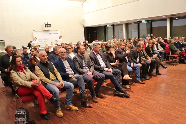 136 Mitglieder in Gemeinderat und Gemeindevorstand zählen die GU6 Gemeinden. Ein Großteil der Entscheidungsträger nahm an der konstituierenden Sitzung der Verkehrs- und Wirtschaftsgemeinschaft Grazerfeld GU6 im Konferenzzentrum der amsOSRAM AG in Premstätten teil.  | Foto: Edith Ertl