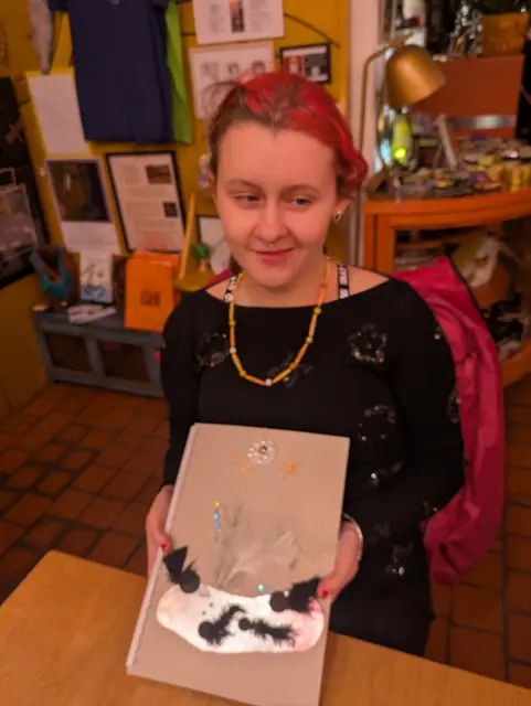 Xenia Zeiller kreierte Cover für "Pahuljica" Erzählung in Braille-Print | Foto: Tatjana Christelbauer