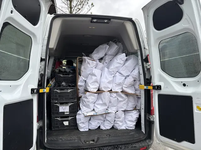 Die Busse sind vor der Abfahrt randvoll. | Foto: MeinBezirk