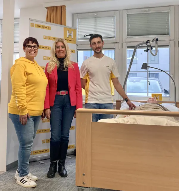 Führten durch das Pflege-Lernzentrum
v.li.n.re.: Andrea Binder, Gabriela Goll, Christopher Hochreiner | Foto: em