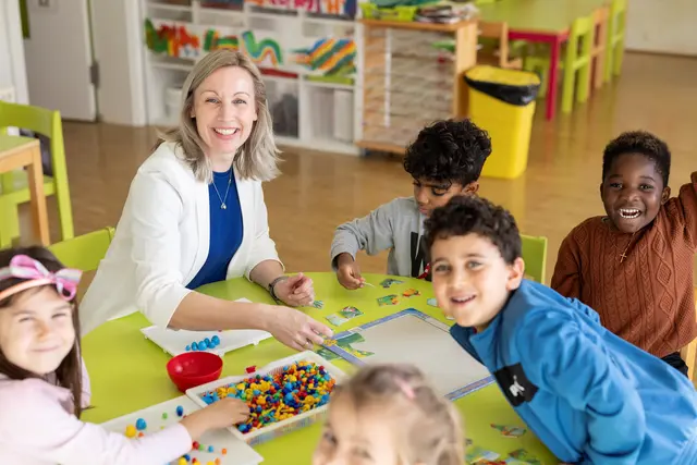 Vizebürgermeisterin Karin Leitner (SPÖ) setzte sich für durchgängige Kinderbetreuung in den Sommermonaten ein.  | Foto: Stadt Linz