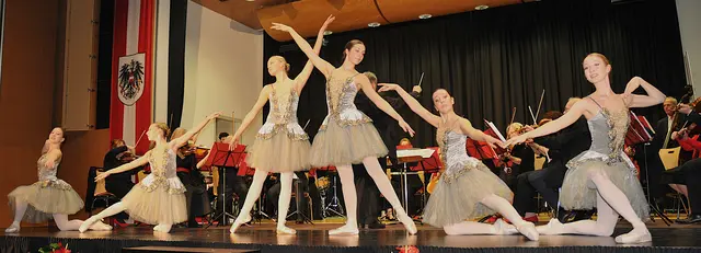 Von Strauß über Lehar bis Millöchker führt die in Musik und Tanz leichtfüßig vorgetragene Reise in das Neue Jahr beim traditionellen Konzert des Salonorchesters Ilz in St. Johann in der Haide. | Foto: Gemeinde St. Johann/ Haide