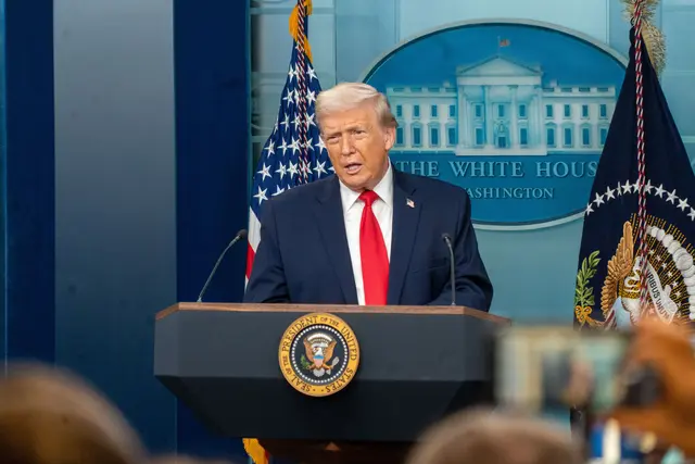 Der US-amerikanische Präsident Donald Trump gründet einen "Friedensrat" und beginnt, ausgewählte Nationen einzuladen. Auch Österreich hat ein solches Schreiben erhalten, eine Entscheidung steht jedoch noch aus. (Archivfoto) | Foto: APA-Images / Eyevine / Hu Yousong Xinhua