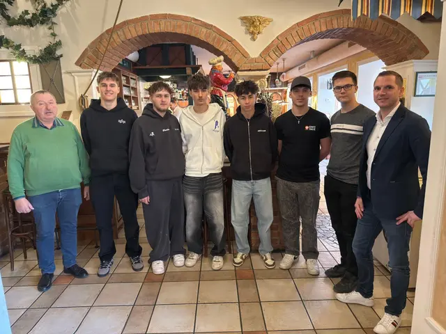 Die Rekruten aus der Marktgemeinde Riedlingsdorf wurden tradtionsgemäß von Bürgermeister Wilfried Bruckner und Vizebürgermeister Marco Fleck eingeladen. | Foto: Marktgemeinde Riedlingsdorf