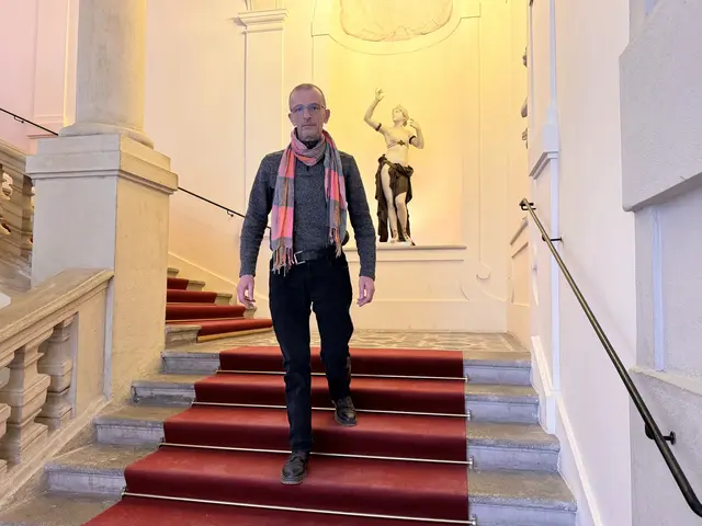 Autor Leo Pfisterer. Das Foto wurde im Stiegenhaus des Palais Lobkowitz aufgenommen, das von 1919-1938 Sitz der Gesandtschaft der Tschechoslowakischen Republik war | Foto: Andrea Glatzer