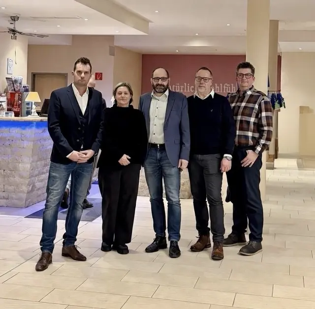 Im Bild (v.l.n.r): Zweiter Geschäftsführer Stefan Gaggl, Evelyn Heger (Verwaltung Aqua Salza), Bürgermeister Martin Dietrich, Geschäftsführer Peter Pötzl, Vizebürgermeister Stephan Loidl | Foto: SPÖ Golling